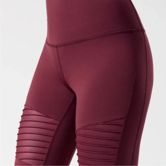 NWT Alo High Waisted Moto leggings in Cherry Glossy small - Picture 4 of 4